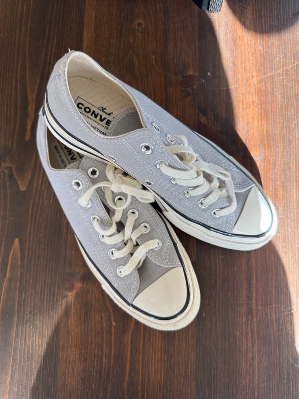 Converse Low Top Sneakers - Light Gray & White